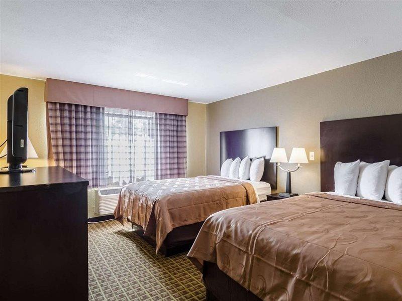 Rodeway Inn Brockton Extérieur photo