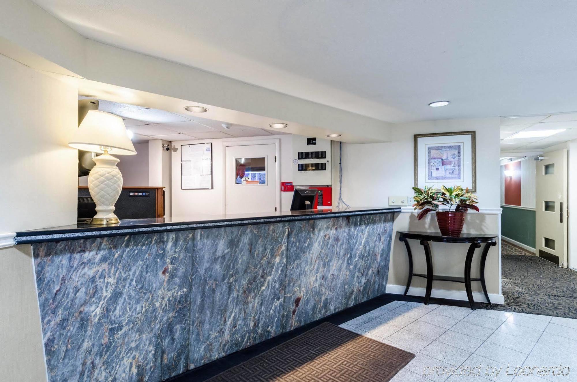 Rodeway Inn Brockton Extérieur photo