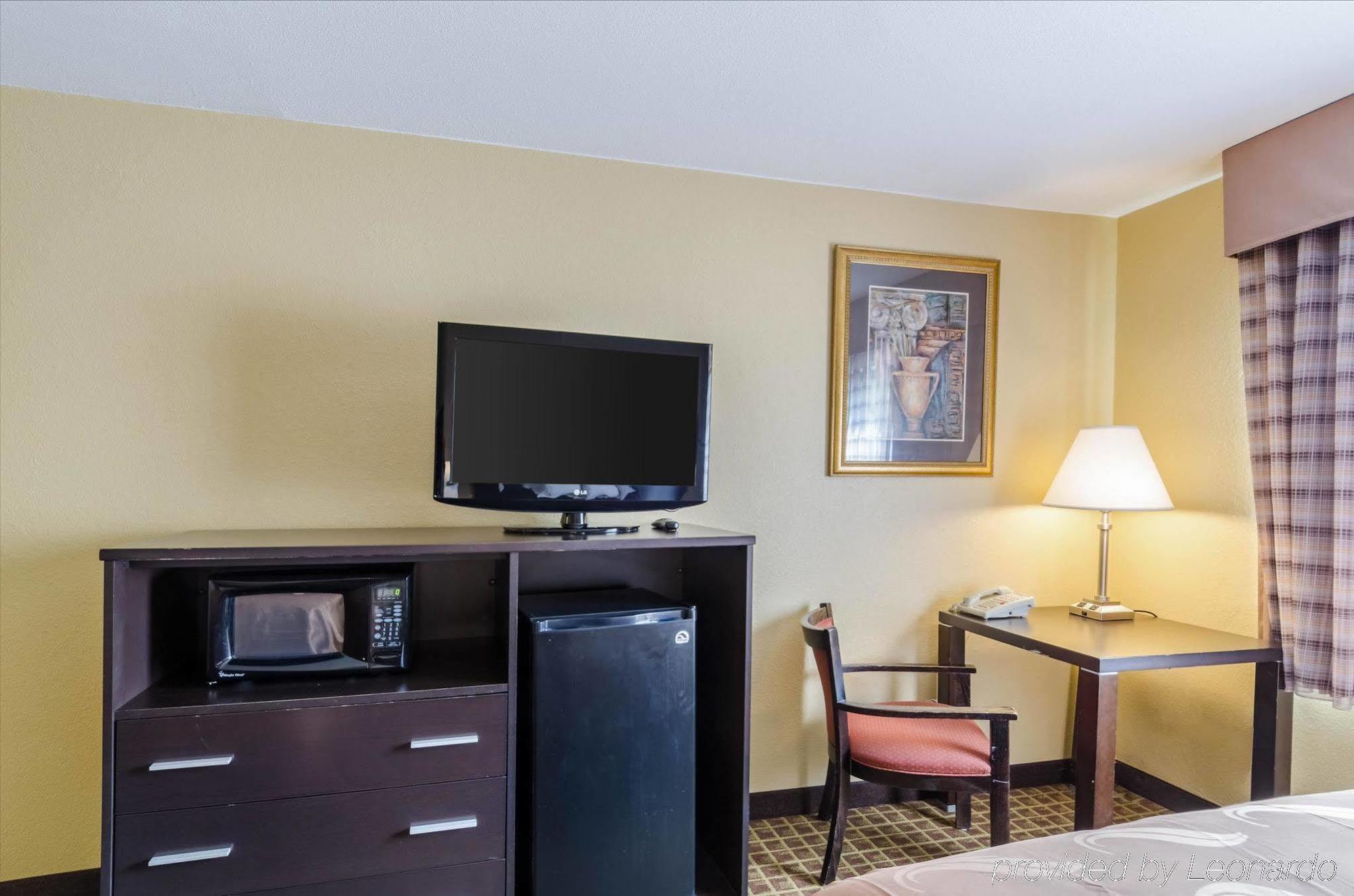 Rodeway Inn Brockton Extérieur photo