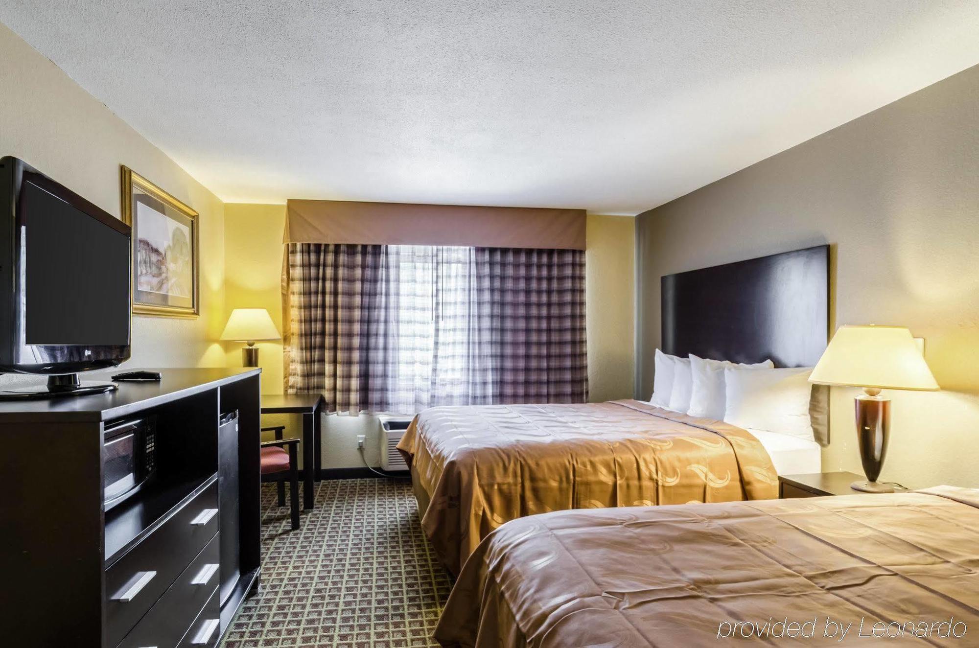 Rodeway Inn Brockton Extérieur photo