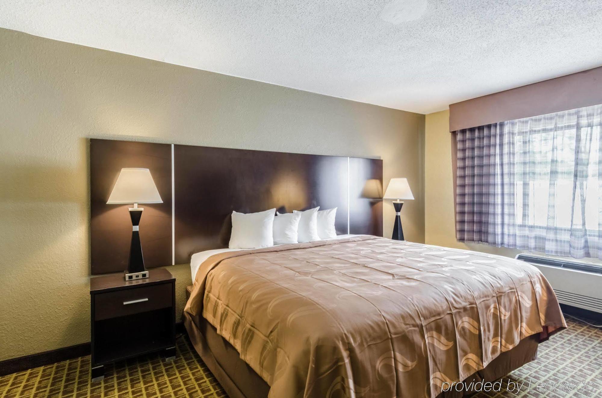 Rodeway Inn Brockton Extérieur photo