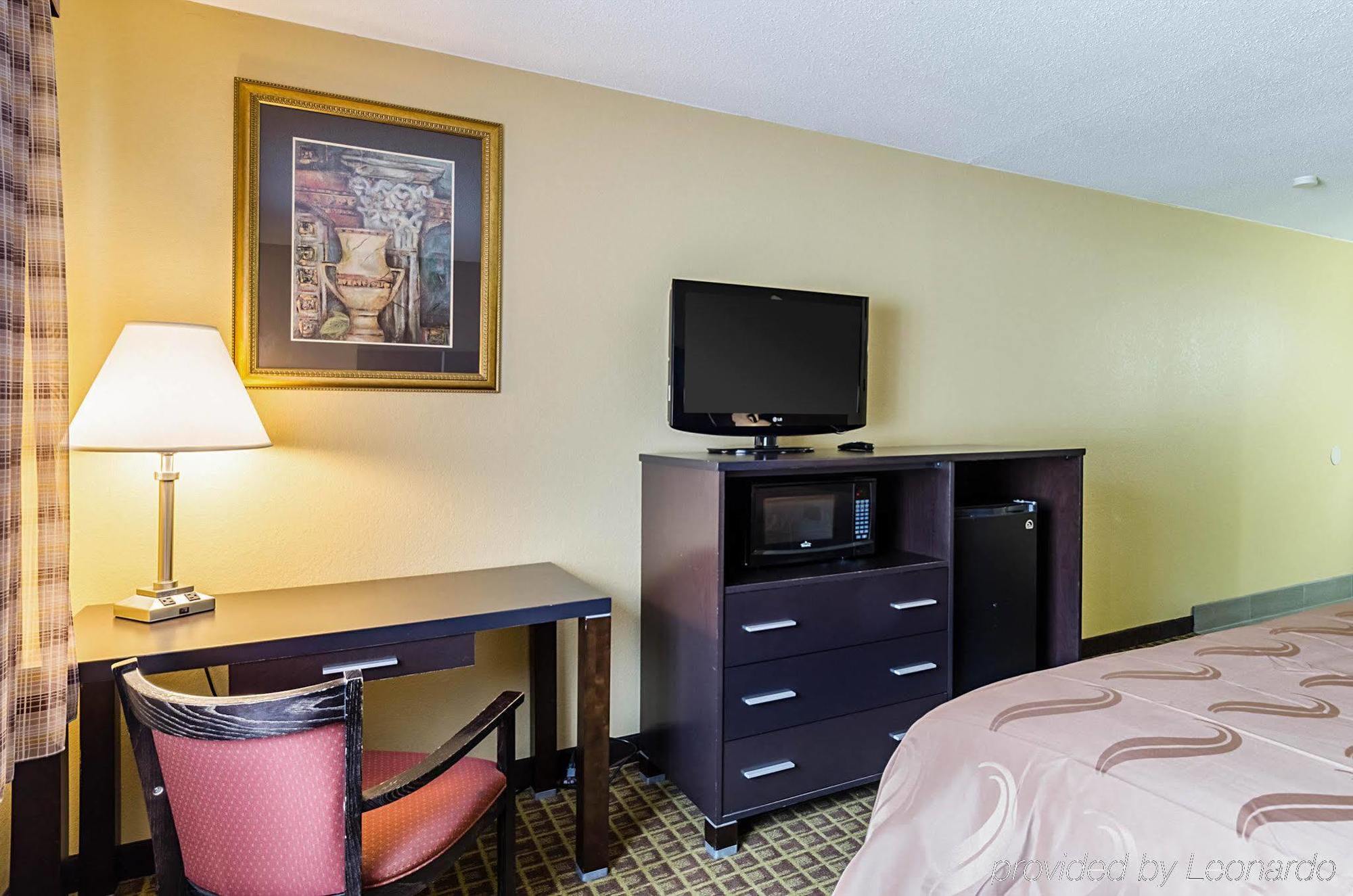 Rodeway Inn Brockton Extérieur photo