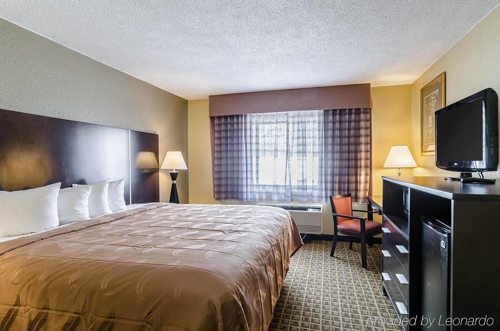Rodeway Inn Brockton Extérieur photo