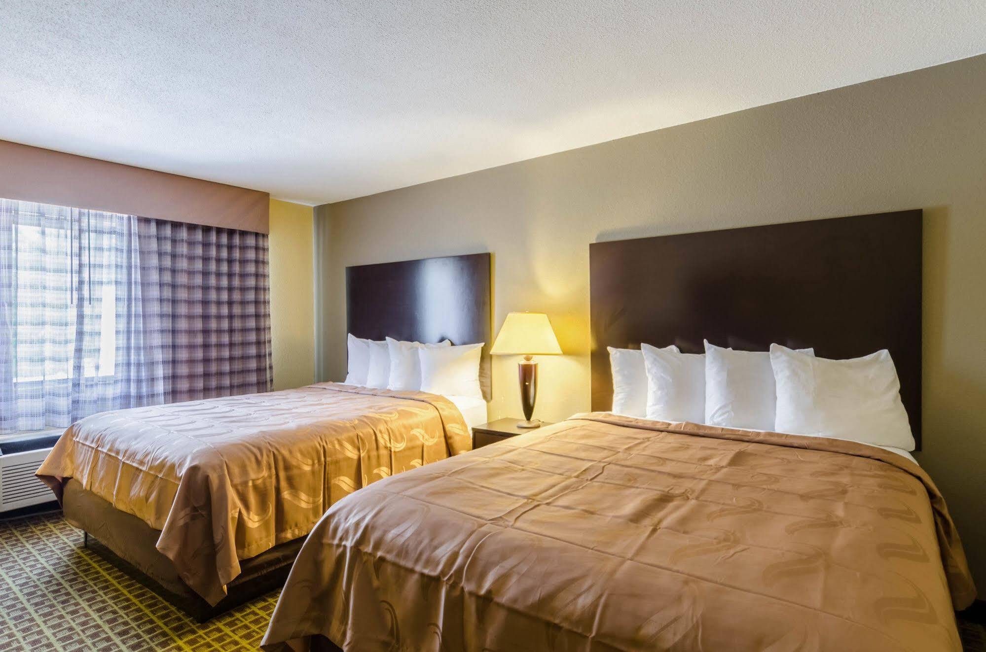 Rodeway Inn Brockton Extérieur photo