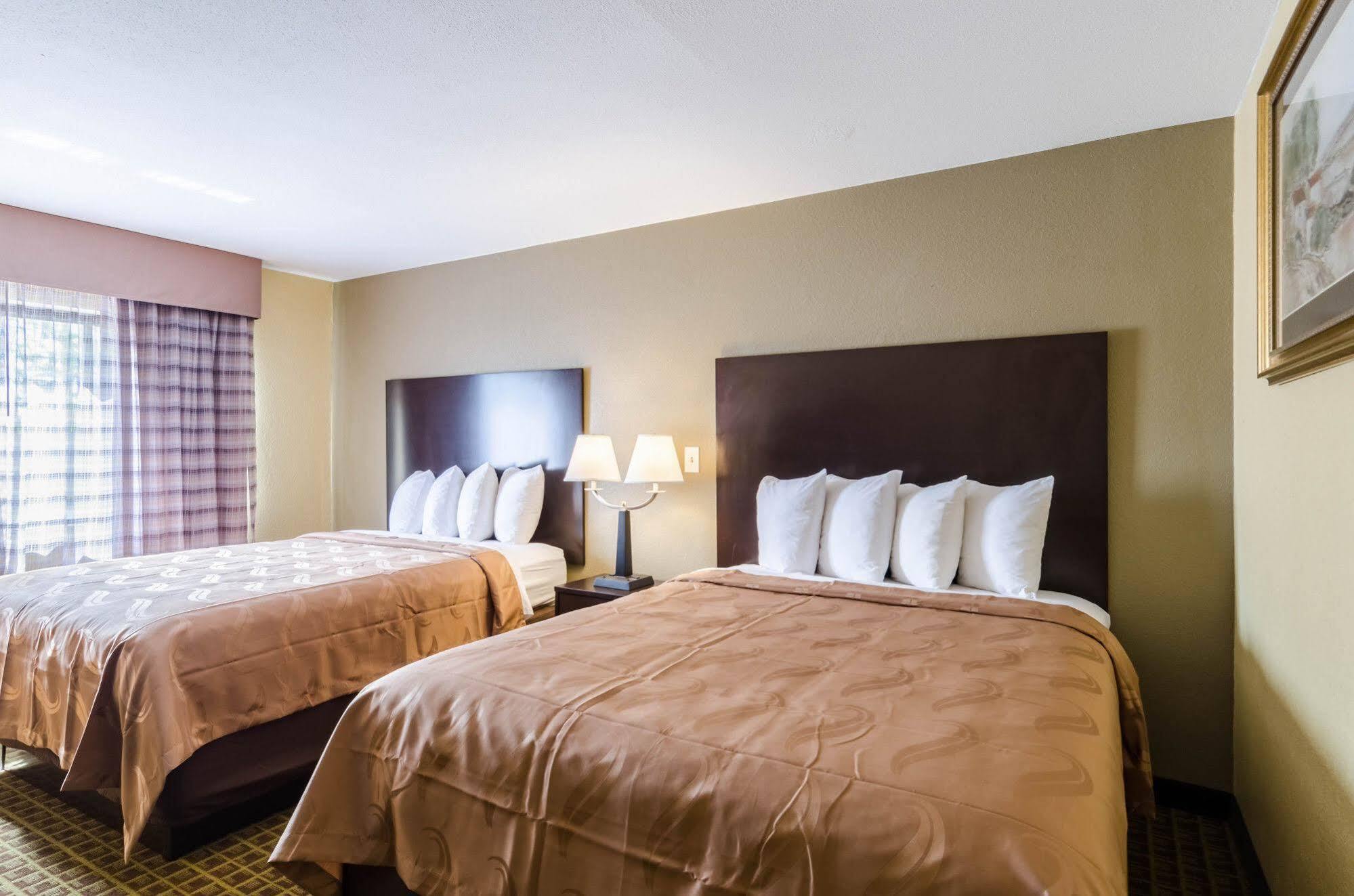 Rodeway Inn Brockton Extérieur photo
